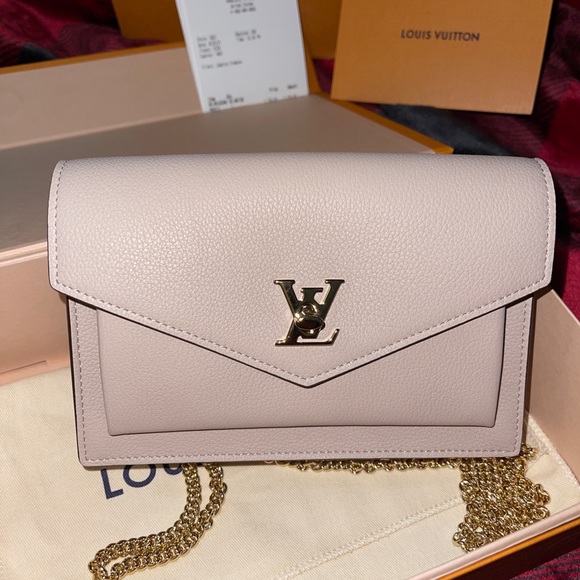 Louis Vuitton. MY LOCKME CHAIN Pochette.USED ONCE.